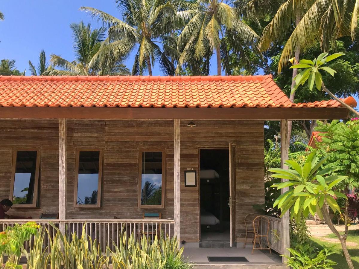 Acala Hostel & Reef Bar Toyapakeh Exterior photo